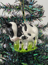 Charger l&#39;image dans la galerie, Christmas cow and calf bauble tree hanging decoration/christmas/seasonal/ glass hanging item
