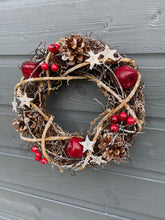 Indlæs billede til gallerivisning Handmade hanging wreath/ Christmas seasonal decor 25 x 25 x 7cm
