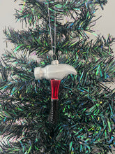 Laden Sie das Bild in den Galerie-Viewer, Glass Christmas tool hammer Christmas bauble tree hanging decoration/christmas/seasonal/ glass hanging item
