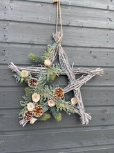 Indlæs billede til gallerivisning Handmade hanging star wreath 50 x 50 x 7cm
