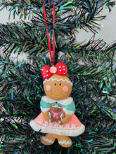 Indlæs billede til gallerivisning Resin Christmas gingerbread woman Christmas bauble tree hanging decoration/christmas/seasonal/ resin hanging item
