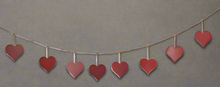 Indlæs billede til gallerivisning Handmade powder coated hanging red heart garland measuring 150 x 20 x 1cm
