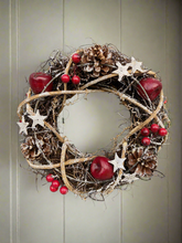 Laden Sie das Bild in den Galerie-Viewer, Handmade hanging wreath/ Christmas seasonal decor 25 x 25 x 7cm
