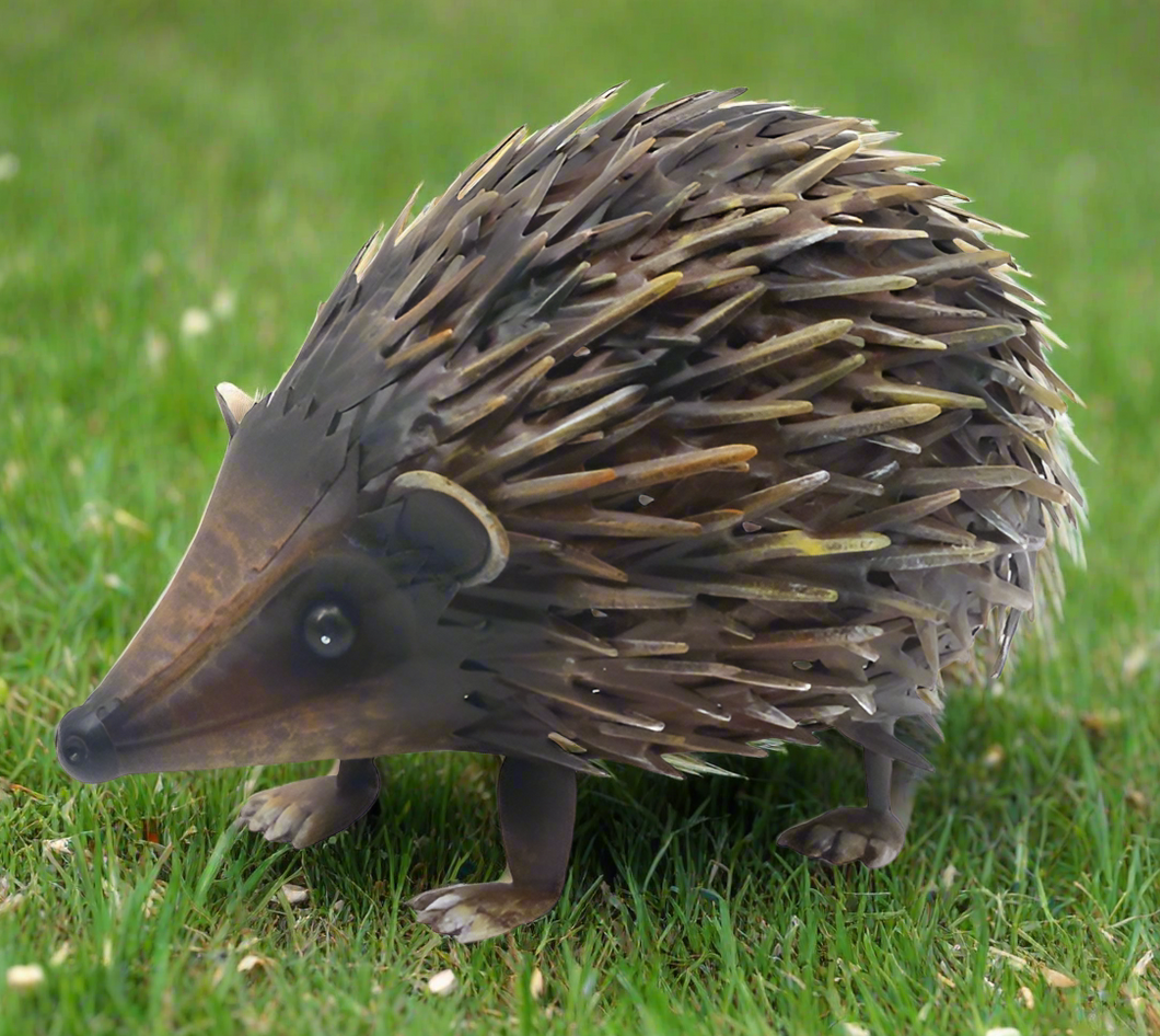 Hedgehog garden metal sculpture measuring 18x16x30cm