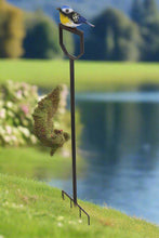 Laden Sie das Bild in den Galerie-Viewer, Handmade powder coated Blue tit on a spade sculpture 105cm tall
