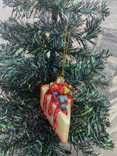 Afbeelding in Gallery-weergave laden, Glass Christmas cheesecake Christmas bauble tree hanging decoration/christmas/seasonal/ glass hanging item
