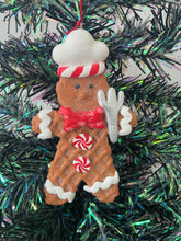 Indlæs billede til gallerivisning Resin Christmas gingerbread man Christmas bauble tree hanging decoration/christmas/seasonal/ resin hanging item
