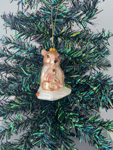 Laden Sie das Bild in den Galerie-Viewer, Glass bunny rabbit Christmas bauble tree hanging decoration/christmas/seasonal/ glass hanging item
