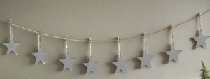 Handmade powder coated hanging silver heart garland measuring 150 x 20 x 1cm