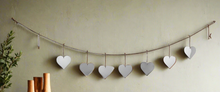 Afbeelding in Gallery-weergave laden, Handmade powder coated hanging silver heart garland measuring 150 x 20 x 1cm
