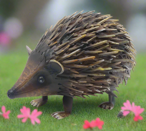 Hedgehog garden metal sculpture measuring 18x16x30cm