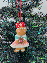 Indlæs billede til gallerivisning Resin Christmas gingerbread woman Christmas bauble tree hanging decoration/christmas/seasonal/ resin hanging item
