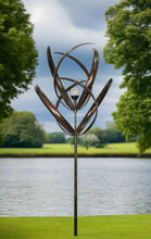 Afbeelding in Gallery-weergave laden, knightsbridge Bronze windsculpture/windspinner with solar bulb measuring 61 x 61 x 208cm
