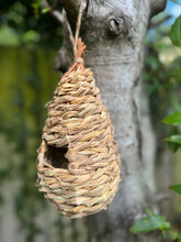 Afbeelding in Gallery-weergave laden, Handmade teardrop  weave rattan birdhouse 26x11x11cm - Marissa&#39;s Garden &amp; Gift
