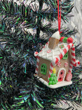 Afbeelding in Gallery-weergave laden, Resin Christmas gingerbread house Christmas bauble tree hanging decoration/christmas/seasonal/ resin hanging item
