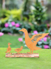 Indlæs billede til gallerivisning Rusty metal duck and two ducklings displayed on a log of wood
