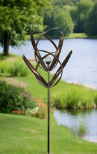 Laden Sie das Bild in den Galerie-Viewer, knightsbridge Bronze windsculpture/windspinner with solar bulb measuring 61 x 61 x 208cm
