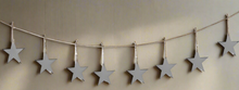 Afbeelding in Gallery-weergave laden, Handmade powder coated hanging silver heart garland measuring 150 x 20 x 1cm
