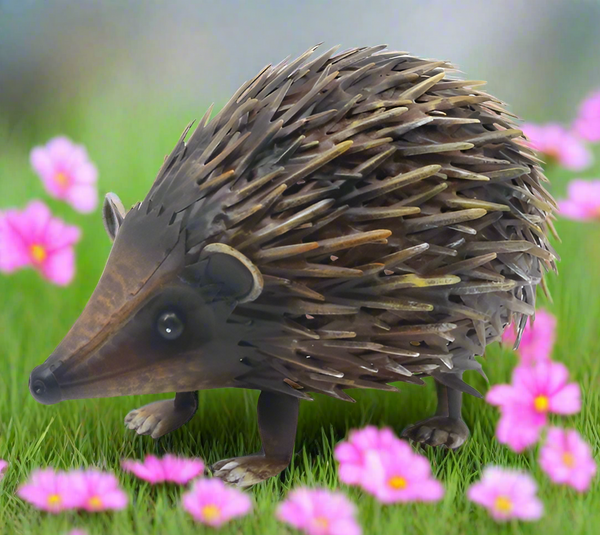 Hedgehog garden metal sculpture measuring 18x16x30cm