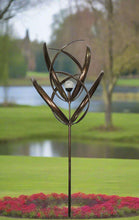 Indlæs billede til gallerivisning knightsbridge Bronze windsculpture/windspinner with solar bulb measuring 61 x 61 x 208cm
