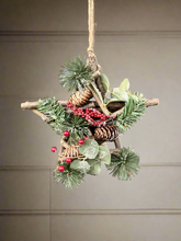 Indlæs billede til gallerivisning Handmade Hanging star wreath 25 x 25 x 7cm Christmas/seasonal hanging wreath
