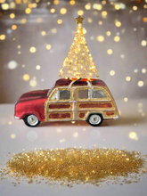 Afbeelding in Gallery-weergave laden, Glass Christmas truck with christmas tree Christmas bauble tree hanging decoration/christmas/seasonal/ glass hanging item
