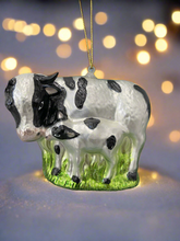 Laden Sie das Bild in den Galerie-Viewer, Christmas cow and calf bauble tree hanging decoration/christmas/seasonal/ glass hanging item
