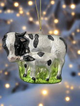 Charger l&#39;image dans la galerie, Christmas cow and calf bauble tree hanging decoration/christmas/seasonal/ glass hanging item
