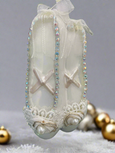 Indlæs billede til gallerivisning Glass Christmas white ballerina shoes Christmas bauble tree hanging decoration/christmas/seasonal/ glass hanging item
