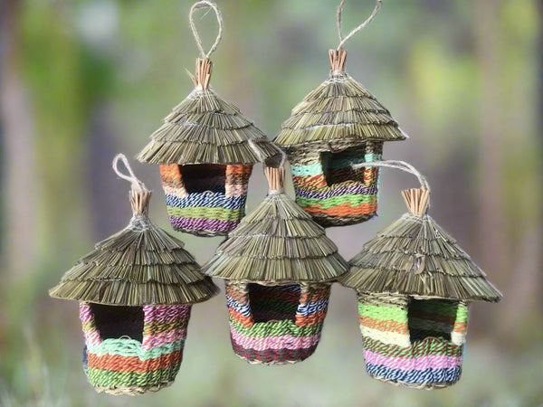 Handmade hut weave rattan birdhouses with straw roof measuring 15 x 21cm