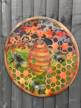 Laden Sie das Bild in den Galerie-Viewer, Handmade 60cm Bee and bee hive Wall Plaque with acrylic mirror, colourful Metal, Garden/indoor Wall Art powder coated steel - Marissa&#39;s Garden &amp; Gift
